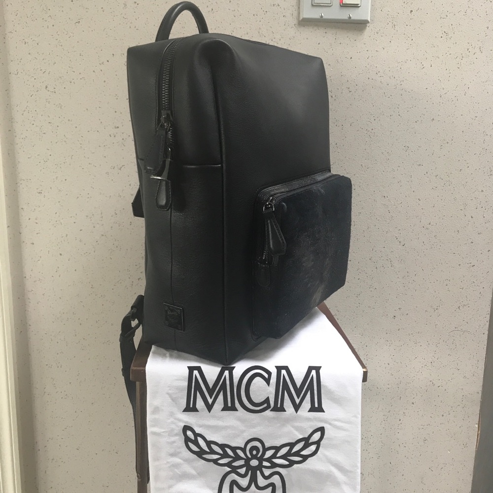 Men’s MCM NEW Leather Fur GQ Backpack Bag RARE Laptop CEO key lock large 14” - Picture 4 of 8